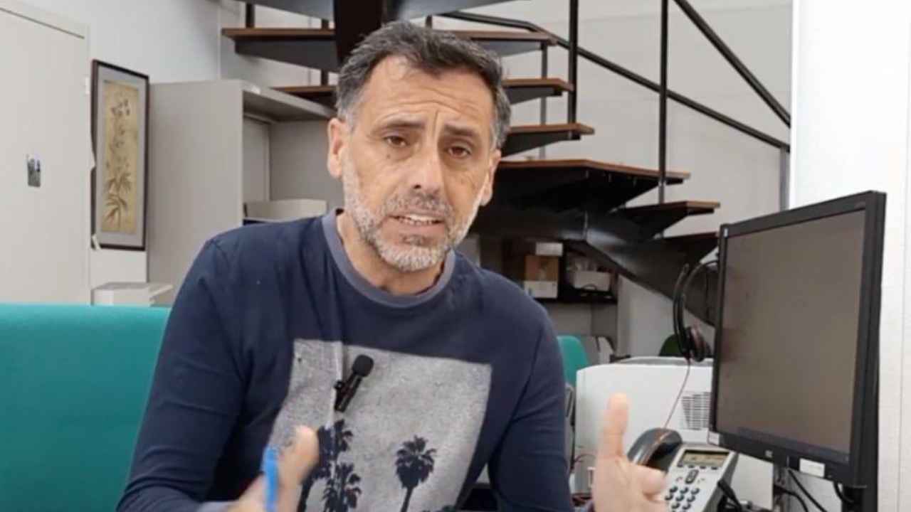 Alfonso Muñoz, funcionario de la Seguridad Social, durante una explicación sobre cómo cotizar 15 años puede dar derecho a una pensión superior a lo aportado.