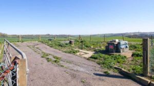 Un antiguo búnker nuclear de la Guerra Fría abandonado desde 1991 y con acceso oculto bajo tierra sale a la venta por 52.600 euros