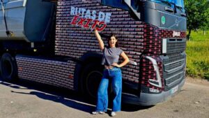 Una camionera de 30 años denuncia las carencias de las áreas de descanso mientras España necesita miles de nuevos conductores