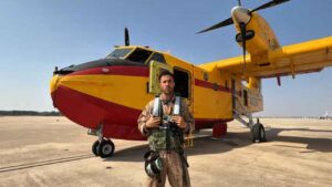 El comandante Gimeno revela cómo descargan los Canadair 6.000 litros de agua con precisión sobre un incendio