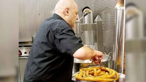 Una icónica churrería de L’Hospitalet cierra para siempre después de 30 años atendiendo a sus vecinos