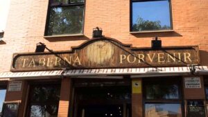 Cierra uno de los restaurantes más conocidos de Manolo León en Sevilla tras 32 años