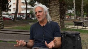 Cobra 1.200 euros al mes, tiene un empleo estable y duerme en la calle porque no puede asumir el precio de un alquiler
