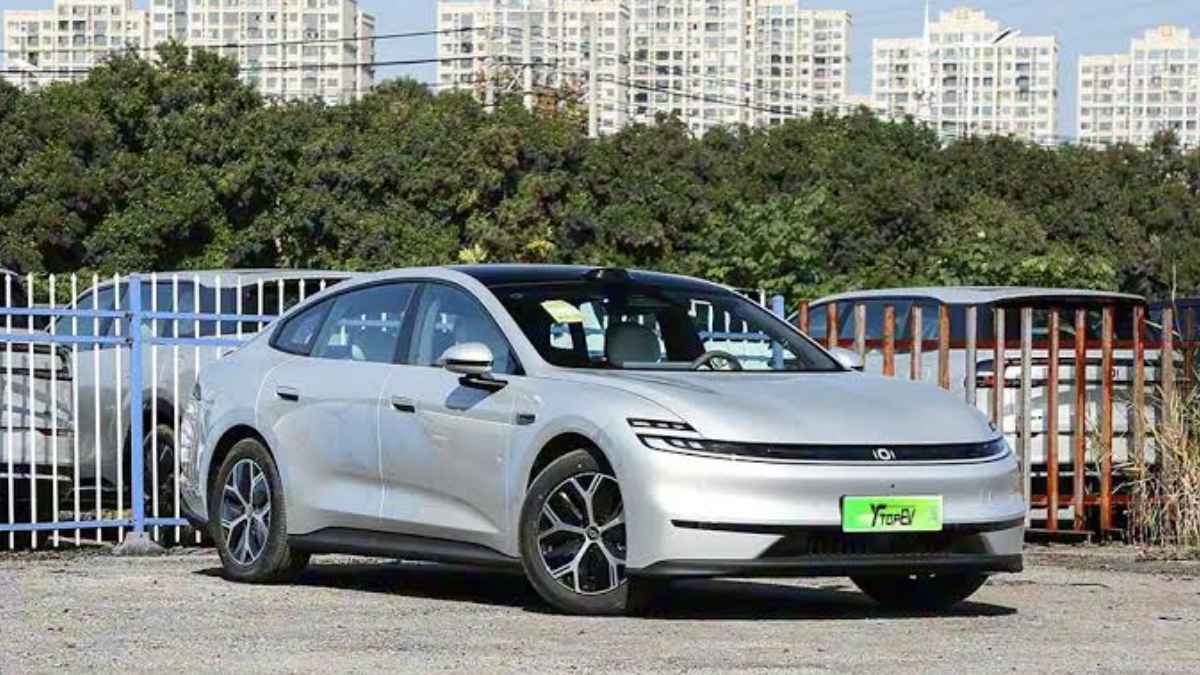 Coche eléctrico chino Changan Nevo A06 con batería de sodio capaz de recorrer 400 kilómetros con una sola carga.