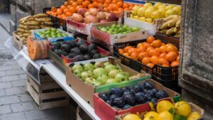 Comerciantes de Vitoria piden una regulación clara tras ser multados por colocar elementos fuera del establecimiento