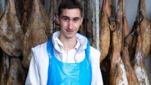 Con 20 años logró su primer empleo estable y ahora asegura que por fin tiene un proyecto de vida