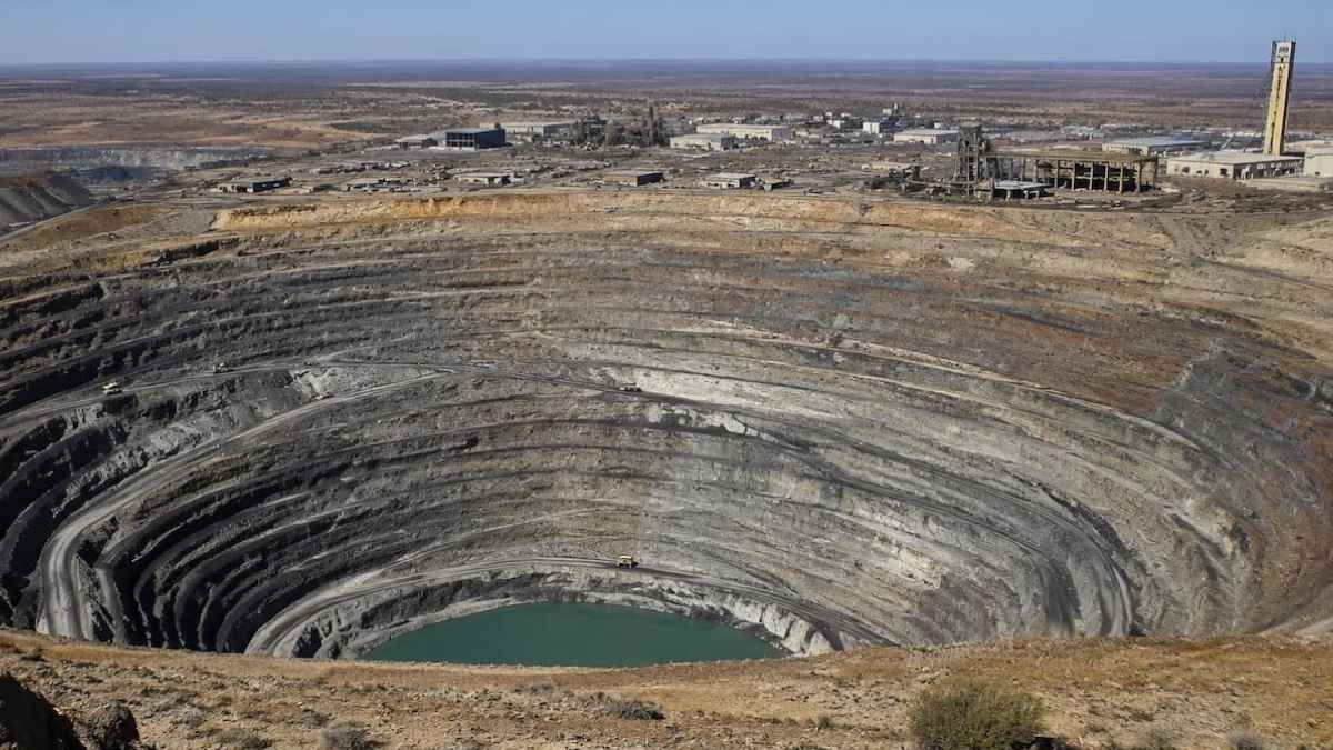 Mina de diamantes a cielo abierto de De Beers en Sudáfrica