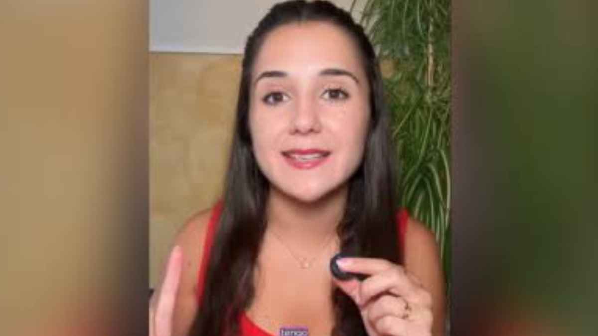 Lucía, la joven que dejó Madrid para vivir en una aldea gallega de 9 habitantes y apuesta por una vida autosuficiente.