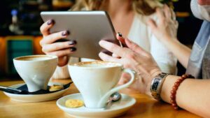 Una emprendedora desvela cuánto cuesta abrir una cafetería y cuánto tarda en recuperar una inversión de 105.000 euros
