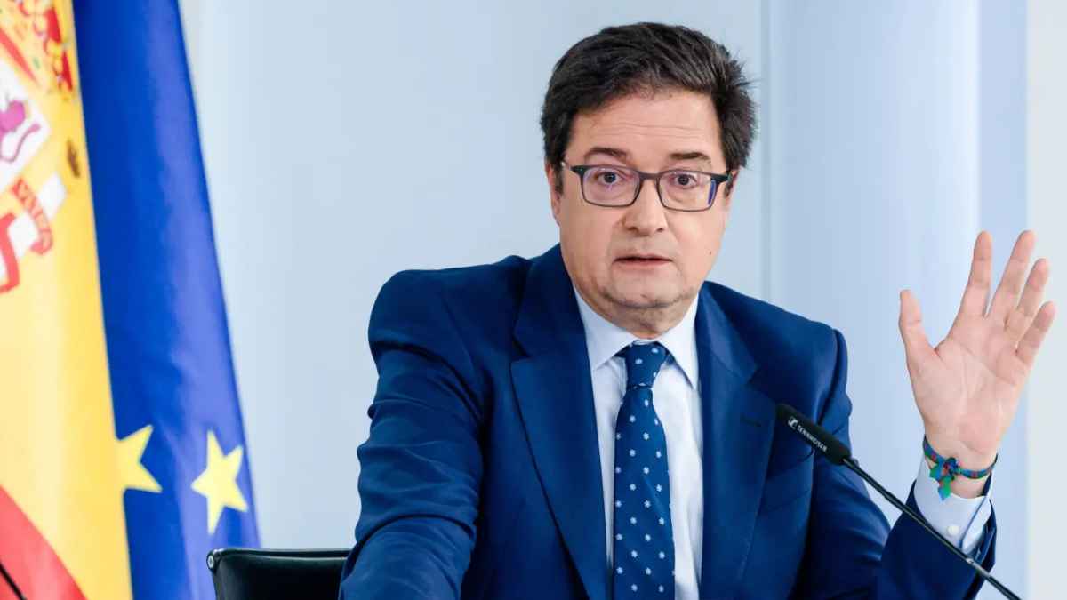 Representante del Gobierno durante una comparecencia sobre asuntos relacionados con el empleo público y la jubilación de los funcionarios.