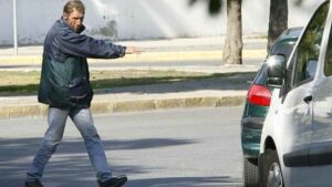 Aviso importante para quienes aparquen durante el verano por la presencia de gorrillas