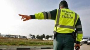 La Guardia Civil pide revisar este elemento esencial antes de arrancar el coche durante las vacaciones para no acabar en una multa de 200 euros