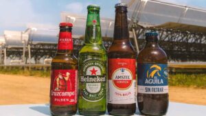 El gigante de la cerveza que emplea a 1.400 personas transforma por completo su producción en España: sol, la biomasa y el biometano
