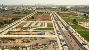 El gran centro comercial Infinity ya está en marcha y las primeras máquinas trabajan sobre el terreno en Valencia