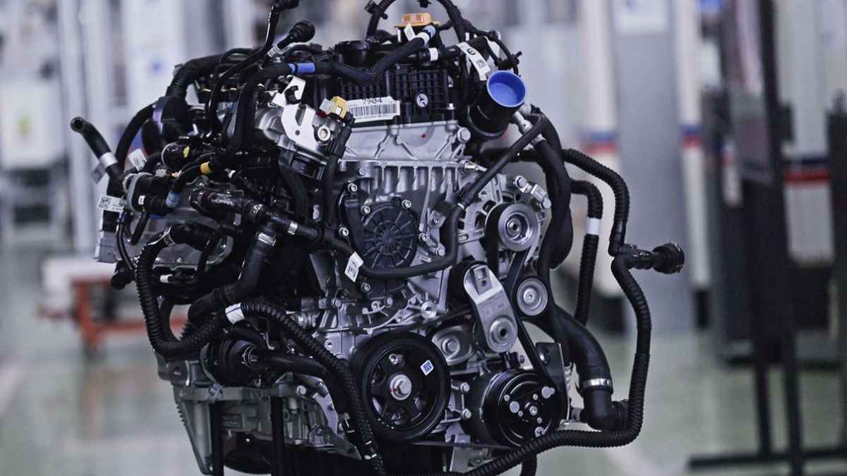Motor M252 del nuevo Mercedes CLA híbrido fabricado en China para el mercado europeo.