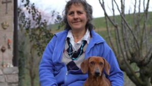 Giuseppina vive en las montañas como hace un siglo, sin electrodomésticos ni teléfono y usa 16 mantas para soportar el frío de su casa