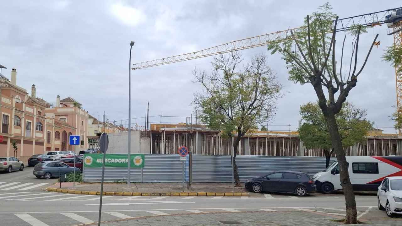 Obras del nuevo Mercadona de Dos Hermanas en la avenida Ramón y Cajal