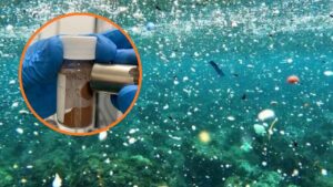 El nuevo polvo magnético que atrapa el 95% de microplásticos, metales pesados y restos de medicamentos presentes en el agua