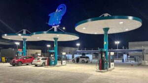 Una responsable de una gasolinera explica por qué pagar más por el combustible no siempre significa cuidar mejor el coche