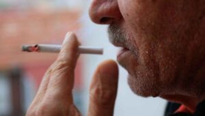 El Gobierno lleva al Congreso la prohibición de fumar en terrazas y zonas al aire libre