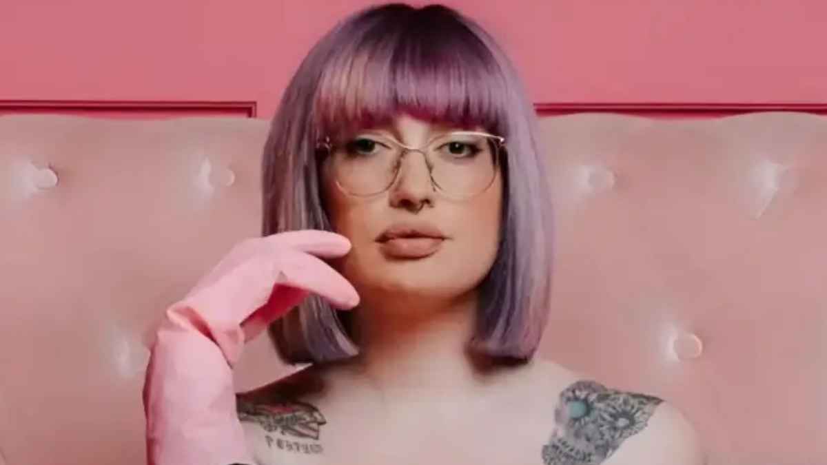 Cristina Simón, limpiadora a domicilio, reivindica el valor del empleo doméstico y denuncia la falta de reconocimiento hacia las trabajadoras del sector.