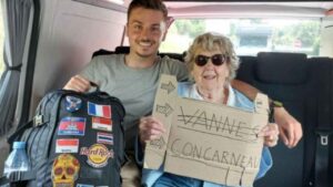 Una abuela de 93 años y su nieto recorren casi 2.000 kilómentros haciendo autostop y convierte el viaje en un documental
