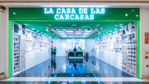 El negocio oculto de La Casa de las Carcasas que va mucho más allá de vender fundas para móviles factura más de 300 millones al año