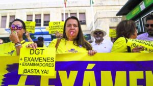 Sacarse el carnet de conducir se complica con 430.000 aspirantes pendientes del examen práctico