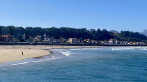 Asturias prueba un sistema pionero con la DGT para saber en tiempo real si hay tráfico en 16 playas