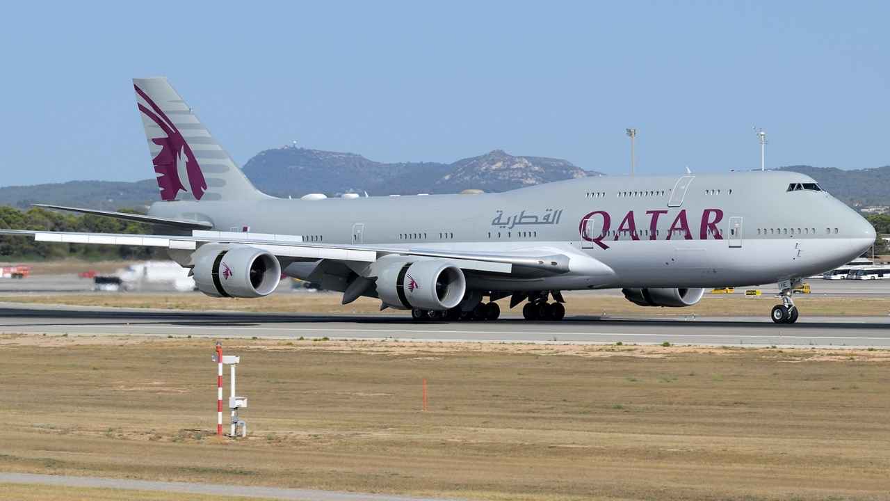 Boeing 747-8 de Qatar Amiri Flight estacionado en el aeropuerto de Palma de Mallorca