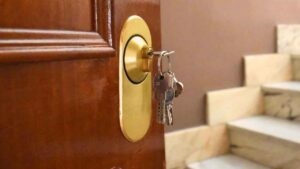 Un casero intenta echar a sus inquilinos por 1.045 euros y el tribunal cambia las cuentas