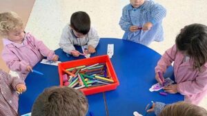 Extremadura abre el Cheque Guardería de hasta 2.400 euros por hijo sin límite de renta para el curso 2026/2027