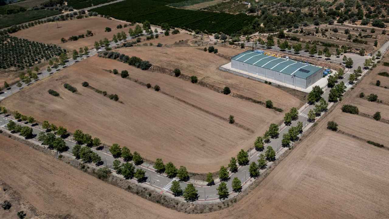 Vista aérea del polígono El Molló de Móra la Nova, candidato a albergar la gigafactoría europea de IA