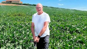 Luis (58) es agricultor con 290 hectáreas y denuncia que cada vez arriesga más para ganar menos