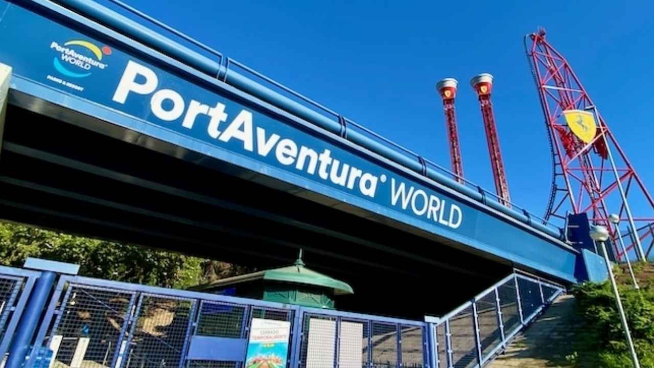 FiestAventura con drones, pirotecnia y efectos de agua en el lago de Mediterrània de PortAventura
