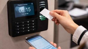 La empresa lo despide por no fichar durante una semana y el TSJ le reconoce 42.671 euros de indemnización