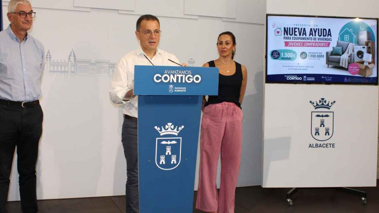 Presentación de las ayudas de hasta 1.500 euros para equipar viviendas de jóvenes en Albacete