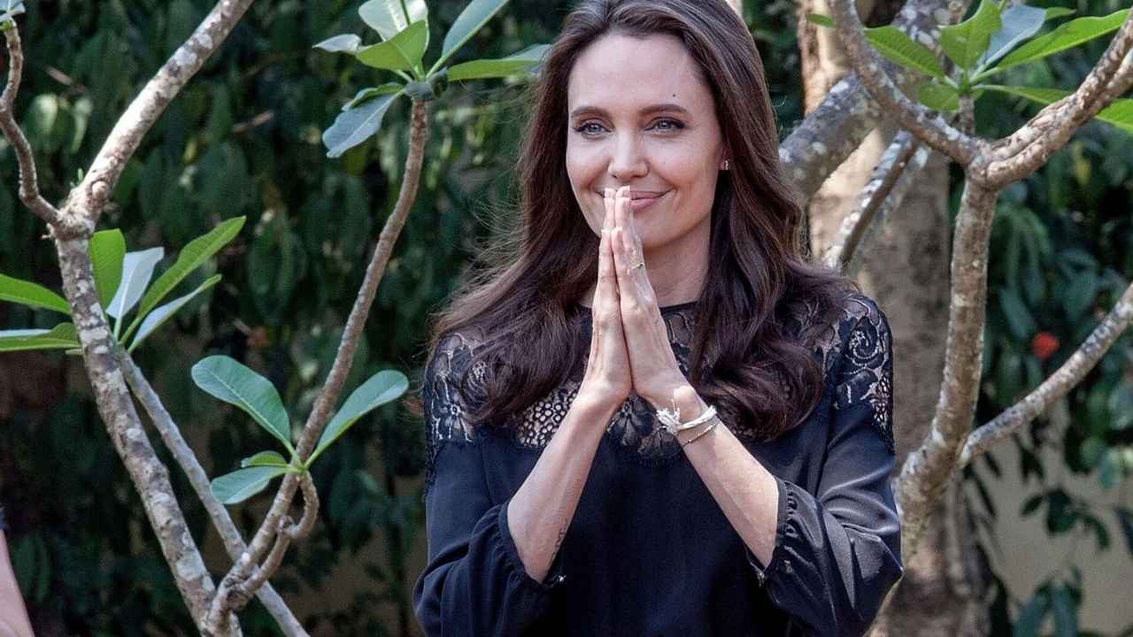 Angelina Jolie durante una visita a Camboya vinculada a sus proyectos de conservación