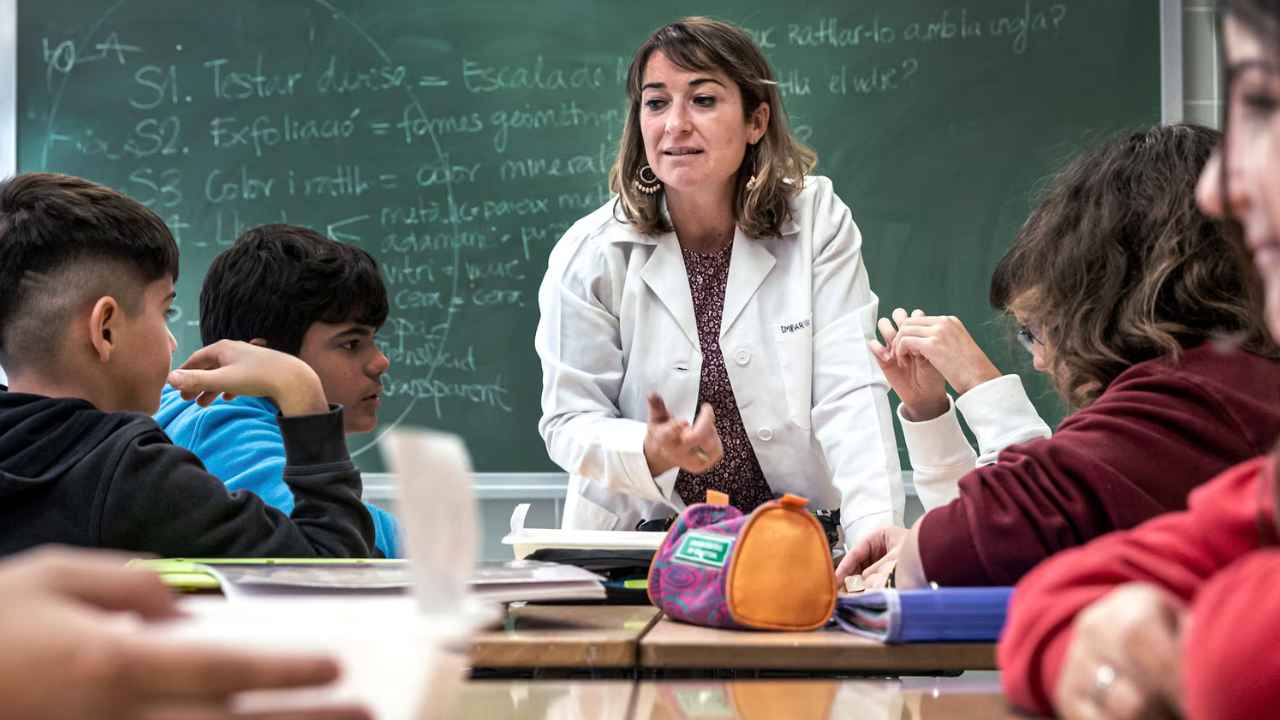 Profesor de Secundaria en un aula pública de Andalucía