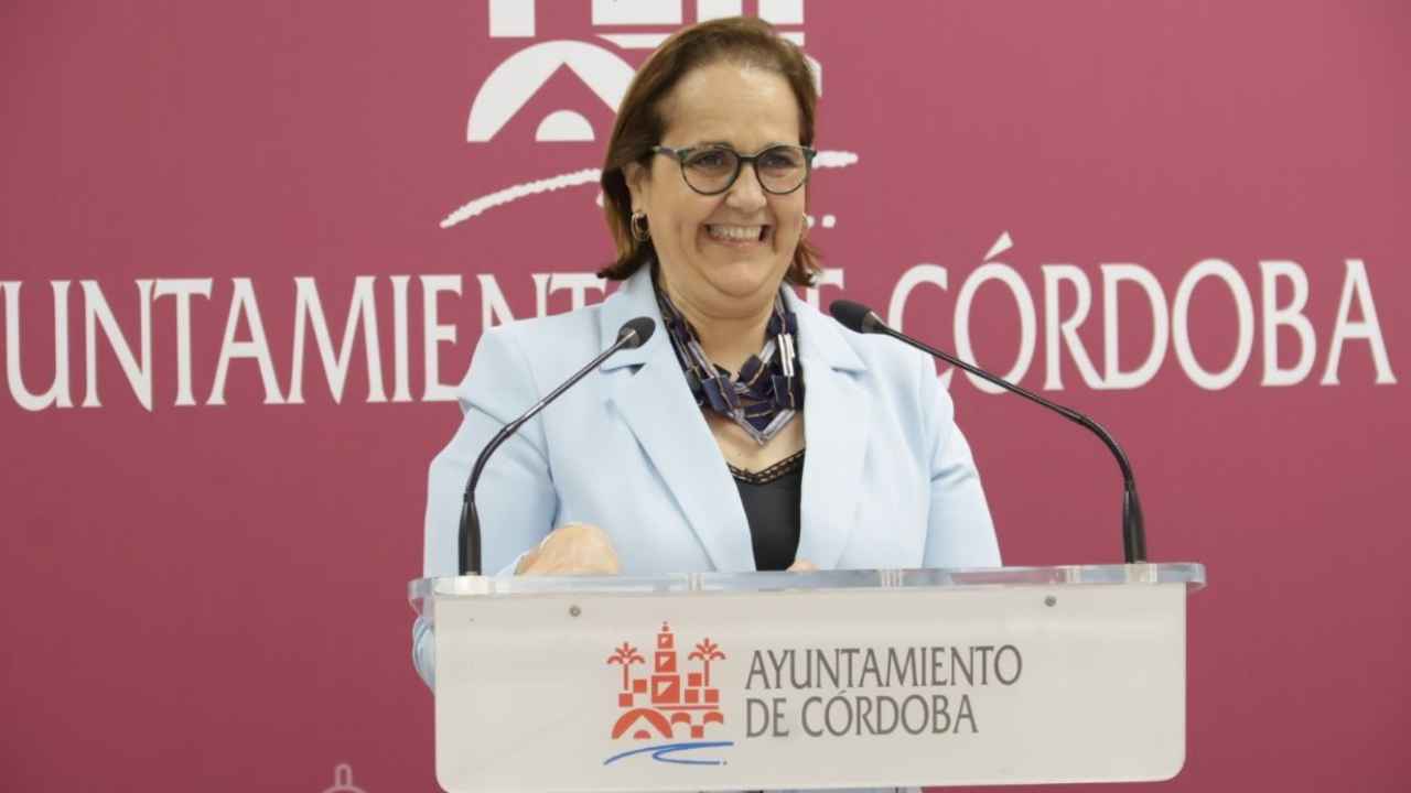 Representante del Ayuntamiento de Córdoba durante una comparecencia institucional