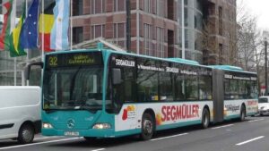 Daniel conduce autobuses en Alemania y paga 550 euros de alquiler con un sueldo de casi 3.000