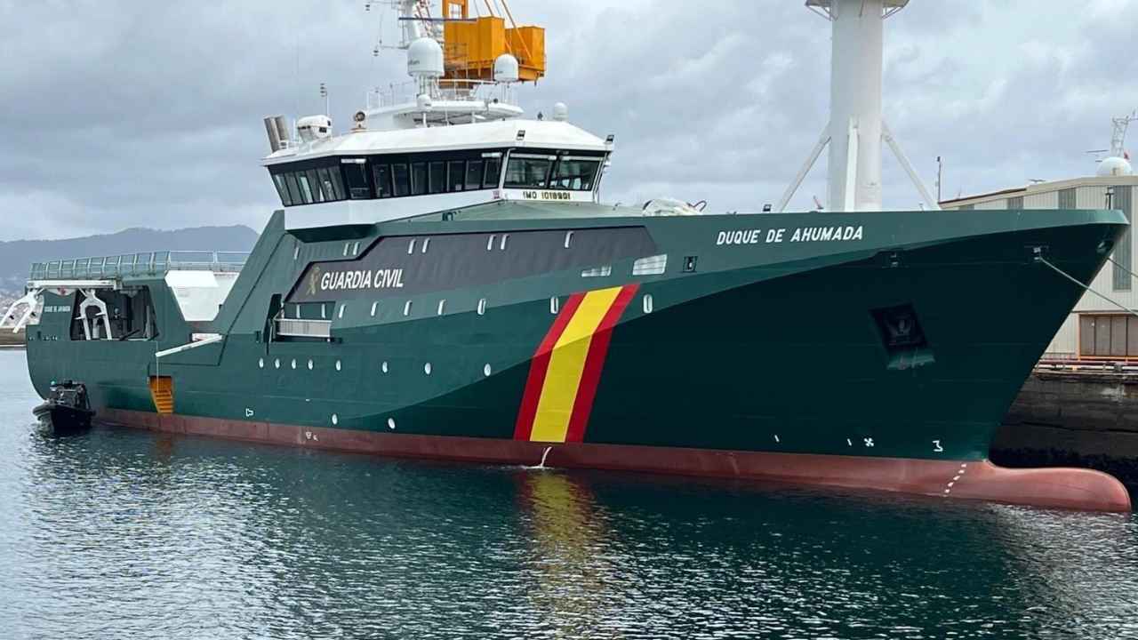 Patrullero Duque de Ahumada de la Guardia Civil atracado en puerto