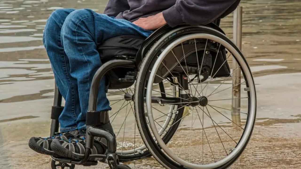 Persona en silla de ruedas en una imagen de recurso sobre incapacidad permanente absoluta