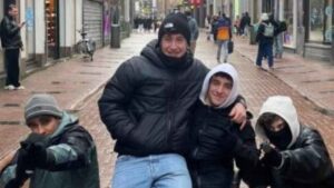 Joan trabaja todo el verano para poder estudiar fuera y sus padres le pagan el alquiler
