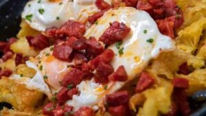 Lugo prepara una fiesta con más de 2.500 huevos rotos, chorizo y hasta 900 tapas gratis