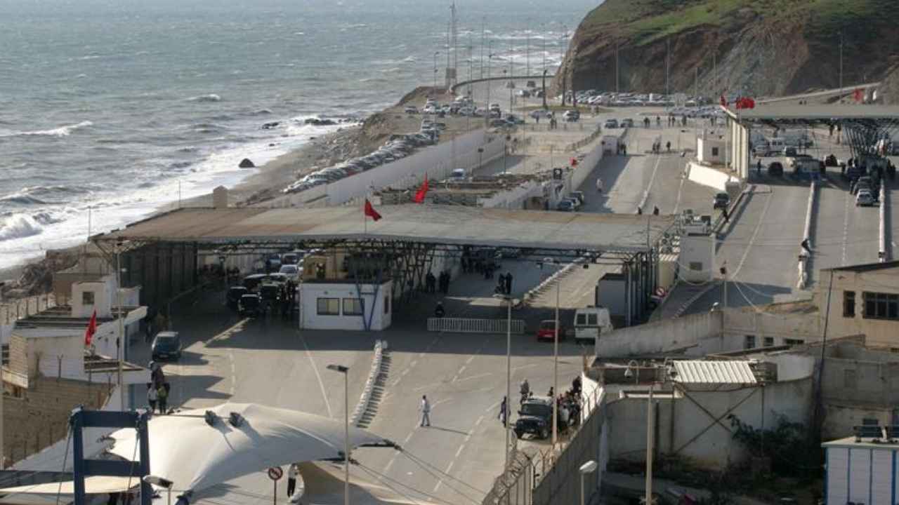 Paso fronterizo del Tarajal entre Ceuta y Marruecos