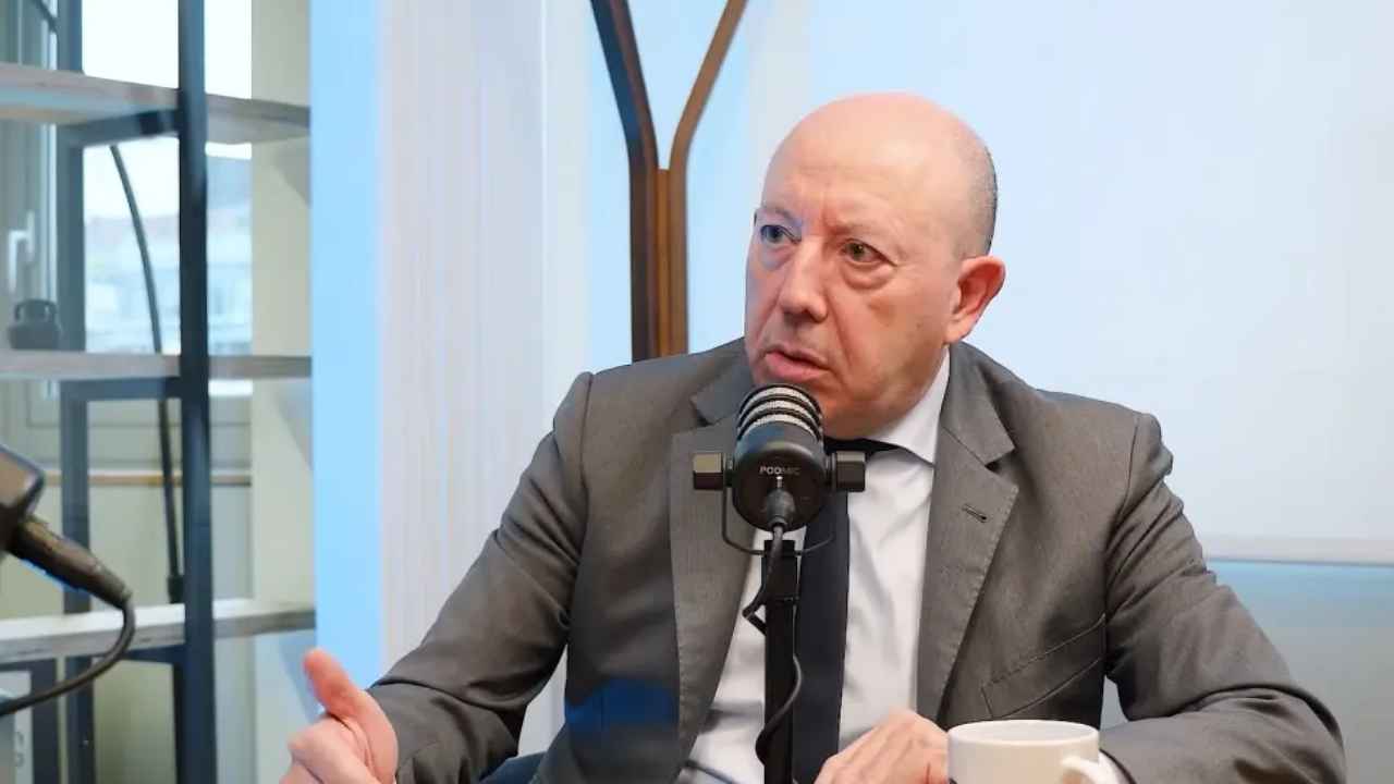 Gonzalo Bernardos durante una entrevista sobre el alquiler y los inquilinos vulnerables en España