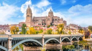 Nuevo golpe a los pisos turísticos en Salamanca tras una sentencia del TSJ