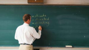 Los profesores de Madrid podrán cobrar hasta 350 euros extra al mes con el nuevo sistema profesional