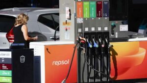 El Gobierno prorroga la rebaja fiscal de gasolina y diésel hasta diciembre y fija 20 céntimos por litro en octubre